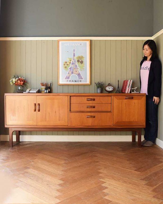 G-PLAN(Gプラン)　アンティーク家具　G-PLANのサイドボード、テレビボードにおススメの北欧スタイルのヴィンテージ家具。人気のヒミツは北欧スタイルのデザインやっぱりスッキリとカッコイイ北欧デザインが人気のサイドボード。(x-1154-f)