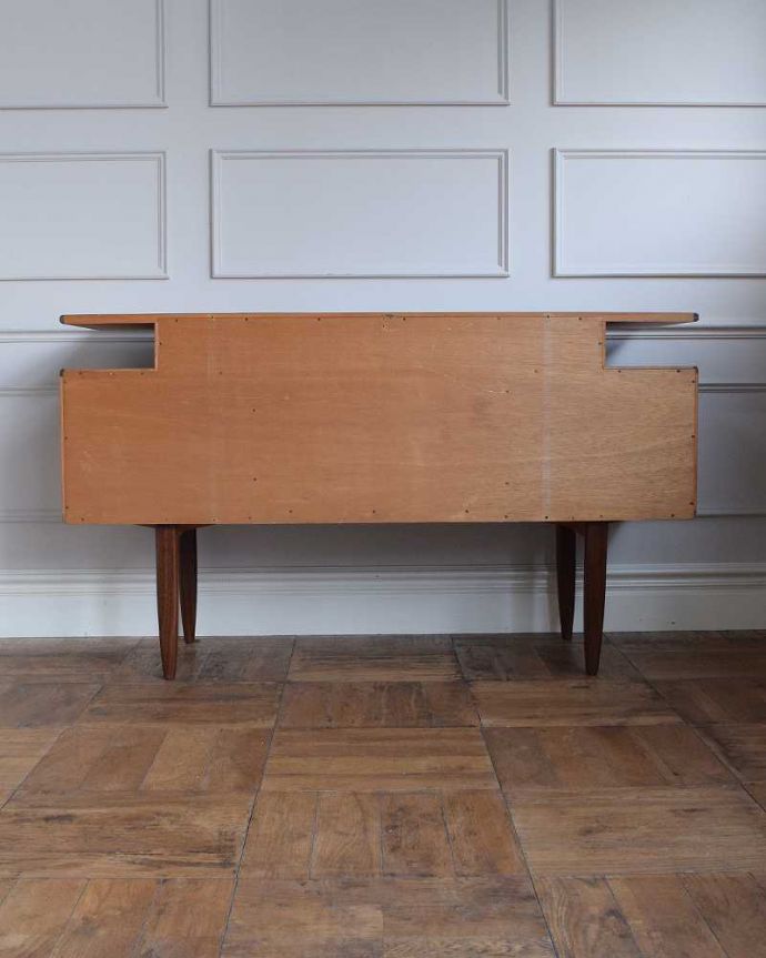 G-PLAN(Gプラン)　アンティーク家具　カッコイイ北欧テイストのビンテージ家具、G-planのライティングデスク（机）。後ろ姿もキレイです。(x-1160-f)