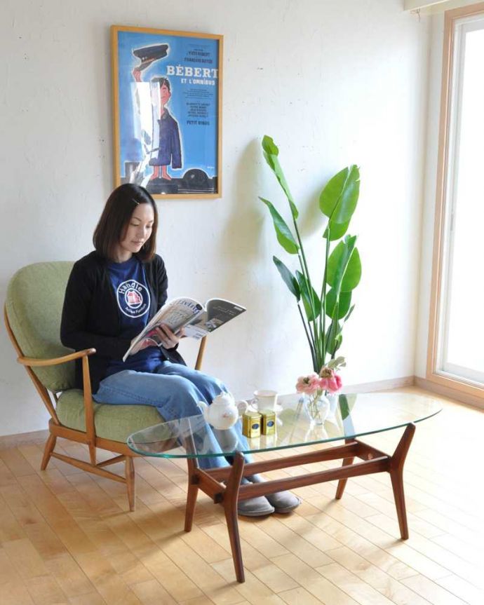 G-PLAN(Gプラン)　アンティーク家具　北欧スタイルのお部屋に似合うヴィンテージ家具、G-PLANのガラス天板コーヒーテーブル。女性っぽいシンプルさがカッコいいG-PLANG-PLANの定番は天板がガラスなので女性から見てもバツグンの使いやすさ。(x-1162-f)