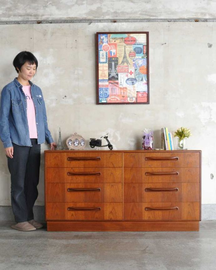 G-PLAN(Gプラン)　アンティーク家具　北欧スタイルにピッタリなヴィンテージ家具、G-PLANのワイドチェスト（サイドボード） 。スッキリとしたカッコよさが魅力北欧スタイルのチェストは、やっぱり見た目がカッコいい！シンプルなのでどんなお部屋にも似合います。(x-1168-f)