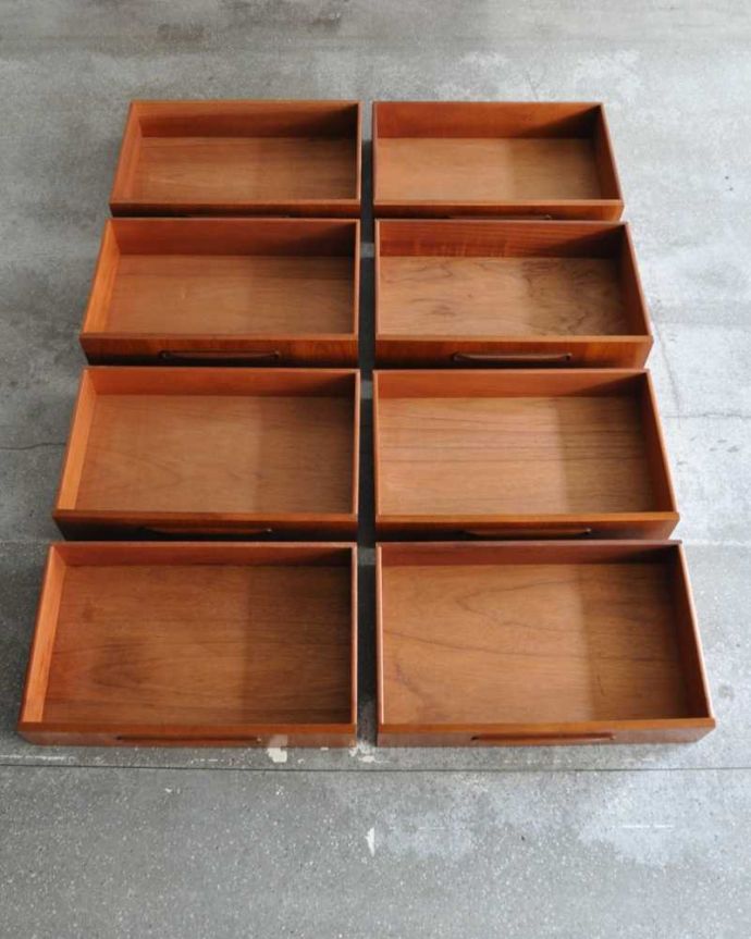 G-PLAN(Gプラン)　アンティーク家具　北欧スタイルにピッタリなヴィンテージ家具、G-PLANのワイドチェスト（サイドボード） 。引き出しの中もキレイに修復しました。(x-1168-f)