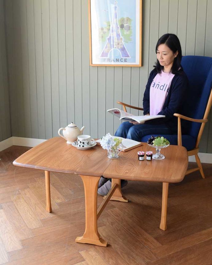 アーコールの家具　アンティーク家具　アーコール社のアンティーク家具、伸張式のコーヒーテーブル。めずらしい形のアーコールのコーヒーテーブルちょっとめずらしいゲートレッグタイプのアーコールのコーヒーテーブル。(x-1174-f)