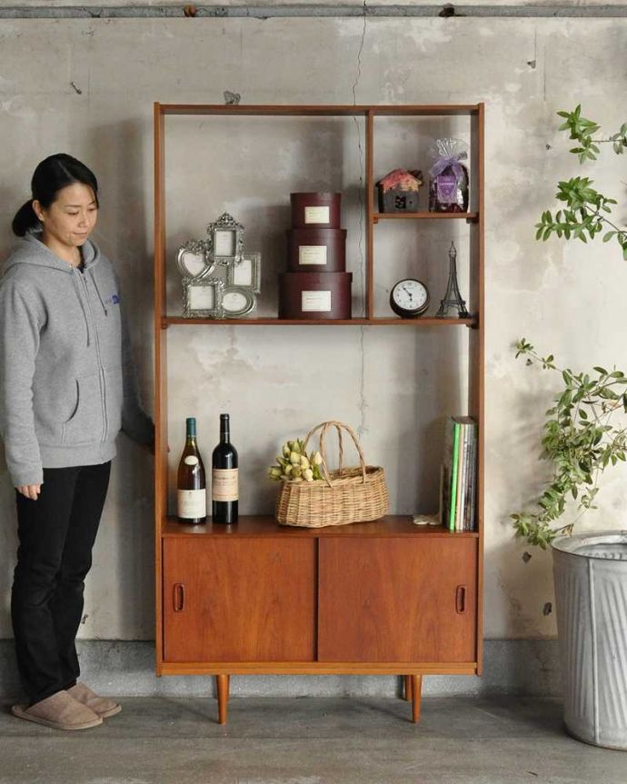 アンティークのキャビネット　アンティーク家具　本棚や飾り棚に使えるヴィンテージ家具、イギリスで見つけたディバイダー。お部屋の真ん中で使えちゃうヴィンテージの家具ディバインダーとは、もともと本棚や間仕切りのこと。(x-1178-f)