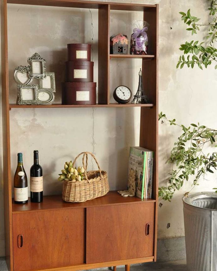 アンティークのキャビネット　アンティーク家具　本棚や飾り棚に使えるヴィンテージ家具、イギリスで見つけたディバイダー。おしゃれに「魅せて」くれる「見せる収納」です使い方は自由自在。(x-1178-f)