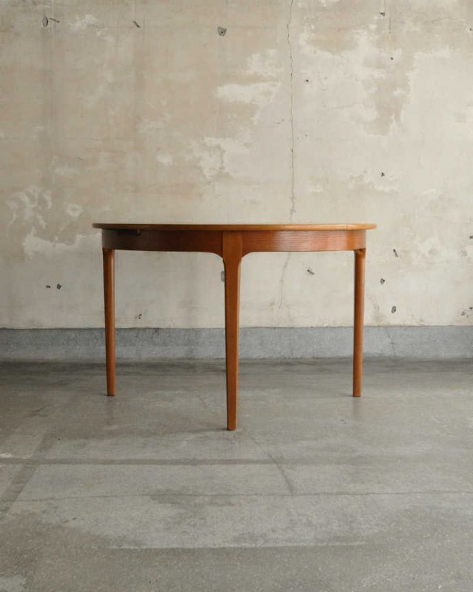 アンティークのテーブル アンティーク家具 Nathan(ネイサン)社の伸張式のヴィンテージダイニングテーブル。クルッと回転。(x-1180-f)