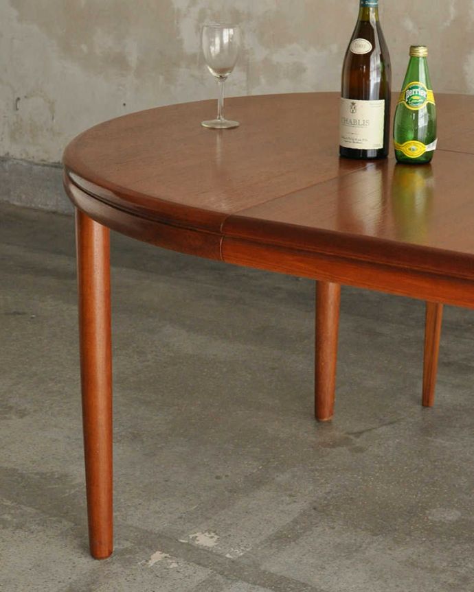 アンティークのテーブル　アンティーク家具　伸張できるアンティーク伸張式ダイニングテーブル （White&Newton）。スッキリとカッコイイ脚ご希望の方には脚をカットしてからお届けします。(x-1183-f)