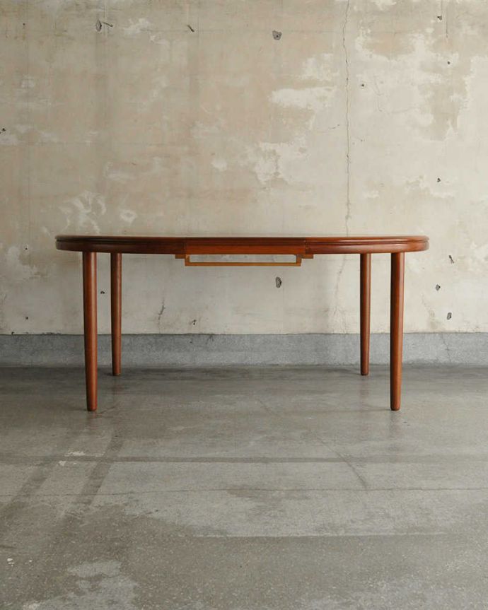 アンティークのテーブル　アンティーク家具　伸張できるアンティーク伸張式ダイニングテーブル （White&Newton）。天板を広げると･･･もちろん広げたままの状態でもお使い頂けます。(x-1183-f)