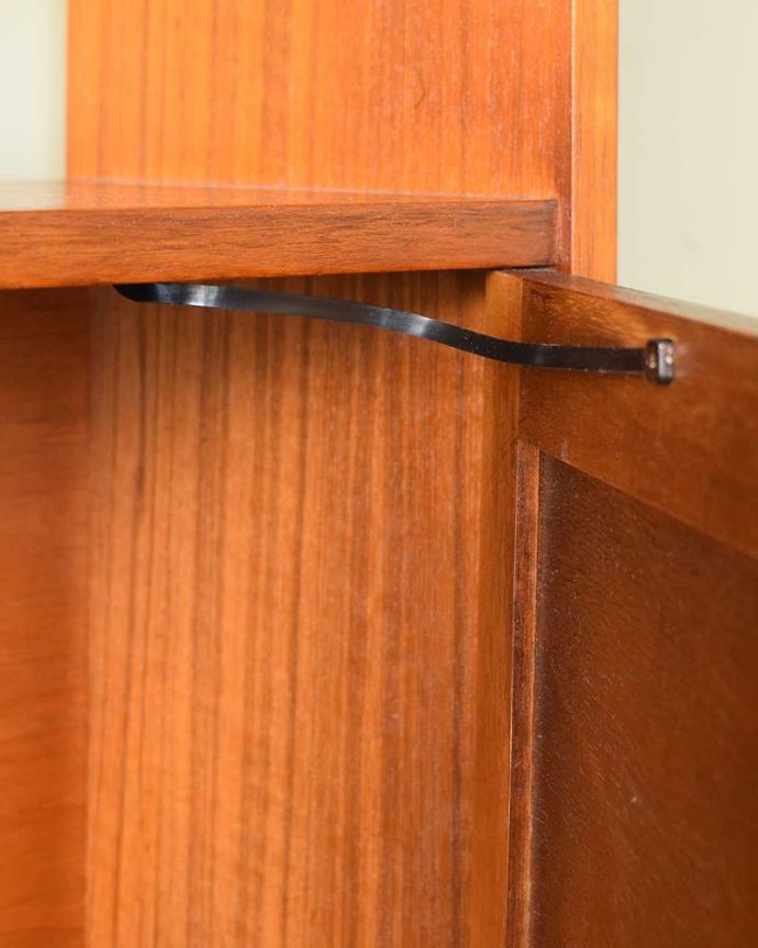 アンティークのキャビネット　アンティーク家具　本棚や飾り棚に使えるヴィンテージ家具、ガラス戸付きのキャビネット（ディバイダー）。。(x-1184-f)