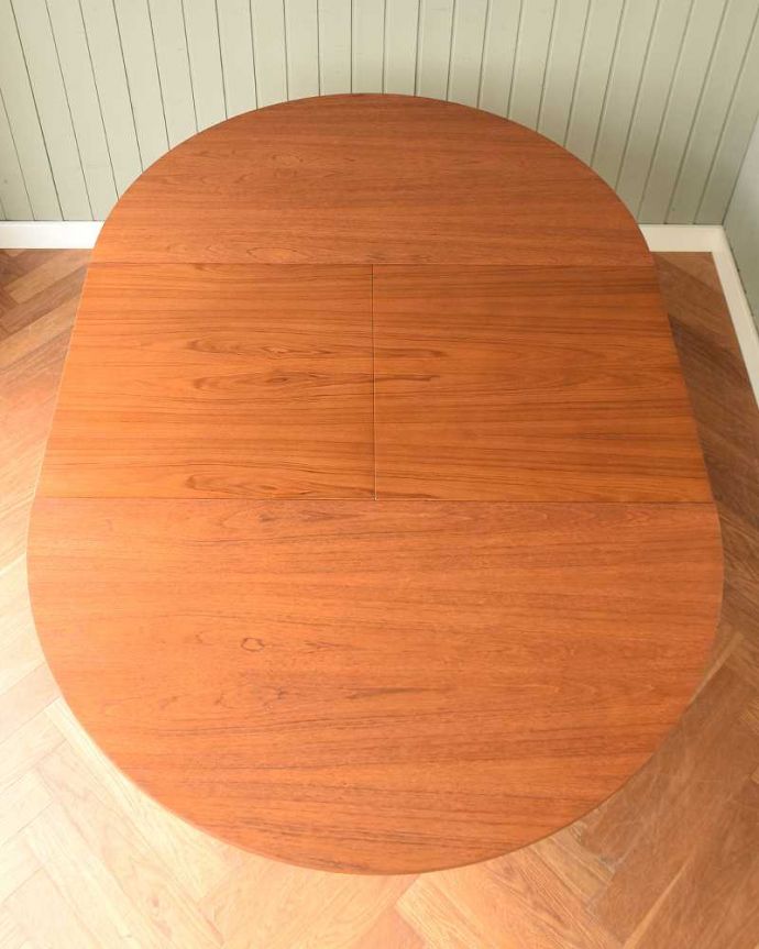 アンティークのテーブル　アンティーク家具　伸張できるアンティーク家具、伸張式のダイニングテーブル（エクステンションテーブル）。天板もピカピカにお直ししました。(x-1185-f)