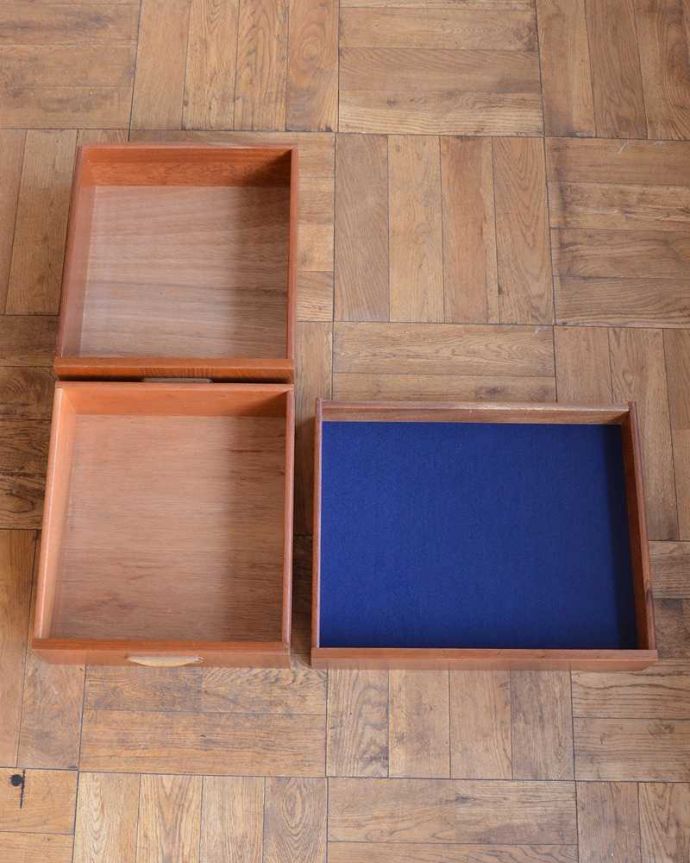 G-PLAN(Gプラン)　アンティーク家具　G-PLAN社、北欧スタイルのヴィンテージ三面鏡ドレッサー（鏡台） 。引き出しの中もキレイに修復しました細々としたものを安心して収納していただけるよう引き出しの中もキレイにお直ししてあります。(x-1187-f)