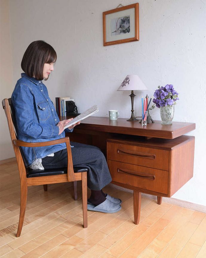 G-PLAN(Gプラン) アンティーク家具 イギリスで見つけた北欧スタイルのG-planのヴィンテージデスク(G-plan) 。仕事の時間も、自分だけの時間も・・・ここに座るだけで、なんだか仕事が出来る自分になった気分。(x-1188-f)
