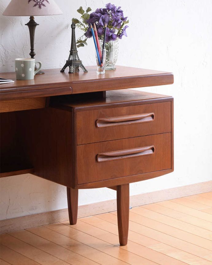 G-PLAN(Gプラン) アンティーク家具 イギリスで見つけた北欧スタイルのG-planのヴィンテージデスク(G-plan) 。どこに置いてもカッコよく似合います。(x-1188-f)