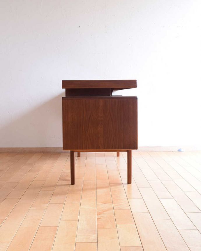 G-PLAN(Gプラン) アンティーク家具 イギリスで見つけた北欧スタイルのG-planのヴィンテージデスク(G-plan) 。横顔もカッコイイ!北欧スタイルの家具は、横顔もクール。(x-1188-f)