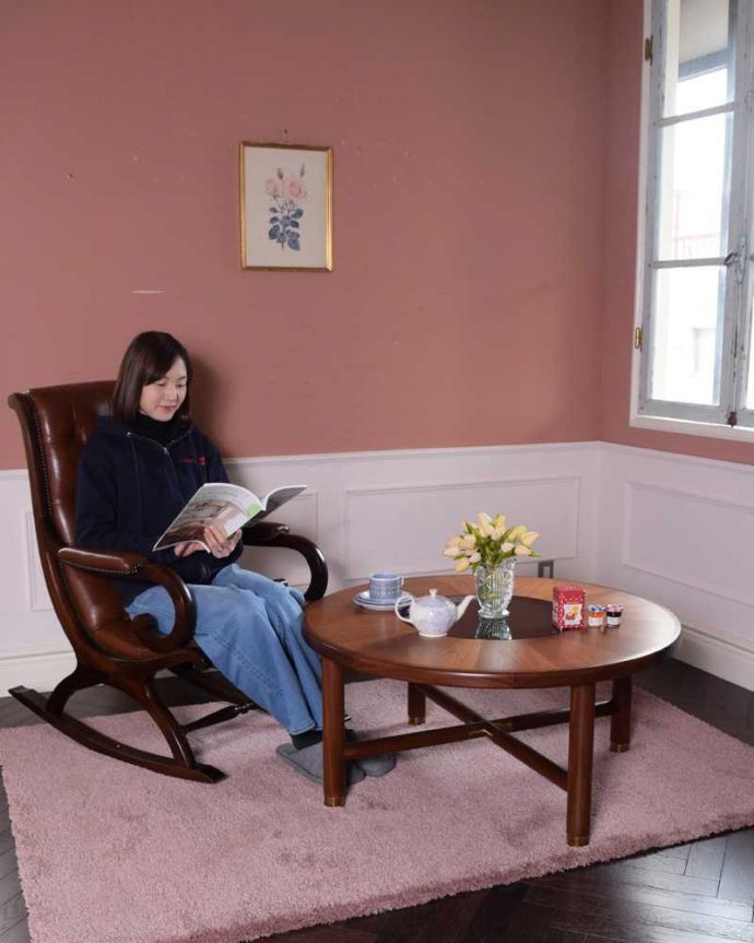 G-PLAN(Gプラン) アンティーク家具 カッコイイG-planのヴィンテージのガラストップコーヒーテーブル。スマートなカッコよさが人気のヒミツ北欧デザインのコーヒーテーブルは見た目のカッコよさと、どんなお部屋にも似合っちゃうシンプルなデザインが人気です。(x-1190-f)