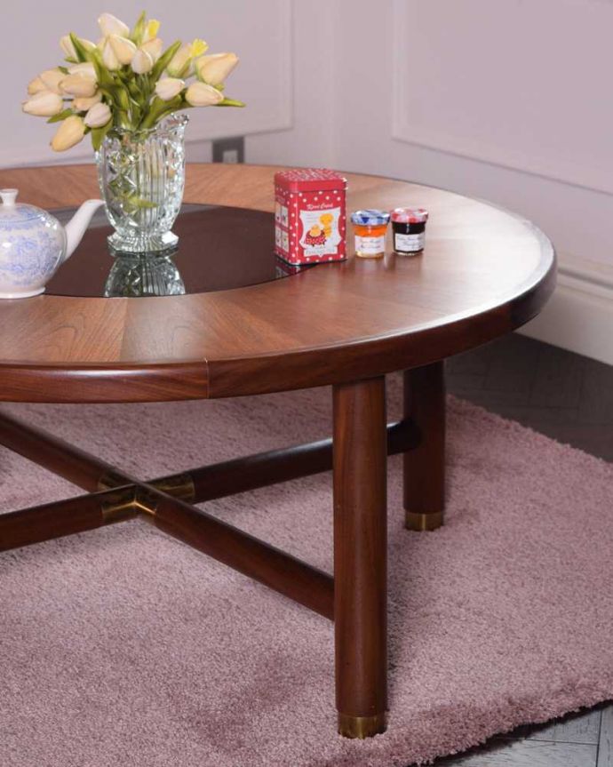 G-PLAN(Gプラン) アンティーク家具 カッコイイG-planのヴィンテージのガラストップコーヒーテーブル。木×ガラスが作り出すクールな優しさ見た目だけじゃなく使い勝手もバツグン。(x-1190-f)