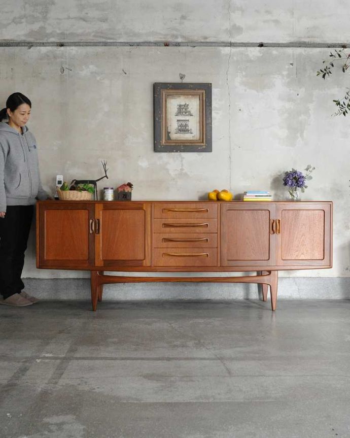 G-PLAN(Gプラン)　アンティーク家具　北欧スタイルのG-PLANの「フレスコ」、ヴィンテージサイドボード。人気のヒミツは北欧スタイルのデザインやっぱりスッキリとカッコイイ北欧デザインが人気のサイドボード。(x-1191-f)