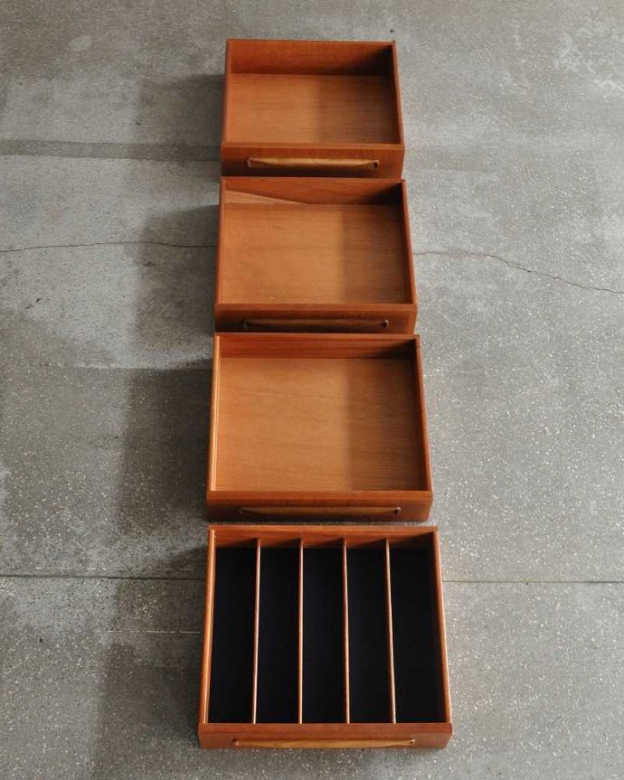 G-PLAN(Gプラン)　アンティーク家具　北欧スタイルのG-PLANの「フレスコ」、ヴィンテージサイドボード。キレイにお直ししました引き出しの中も修復の際、専門の職人がキレイにしました。(x-1191-f)