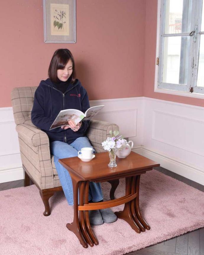 G-PLAN(Gプラン)　アンティーク家具　３つのテーブルがセットで届く！G-PLANのアンティークネストテーブル。カッコよく3つが揃ったネストテーブルネストとは巣のこと。(x-1196-f)