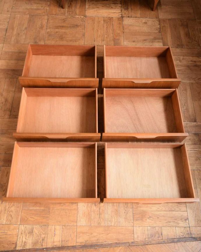 アンティークのチェスト　アンティーク家具　北欧スタイルのシンプルなヴィンテージ家具、6杯引き出し付きのチェスト。キレイにお直ししました引き出しの中も修復の際、専門の職人がキレイにしました。(x-1205-f)