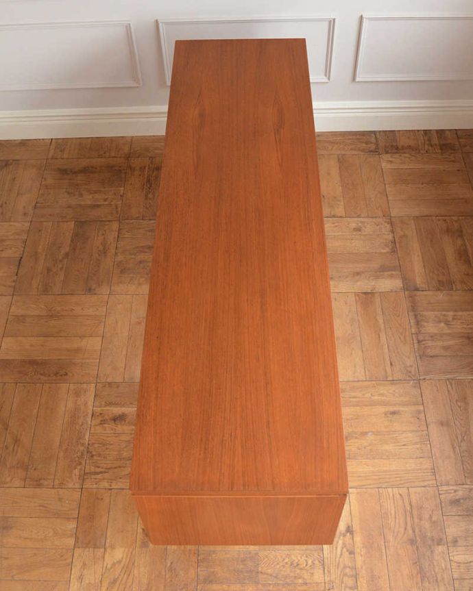 G-PLAN(Gプラン)　アンティーク家具　スッキリした姿がカッコいいG-planのヴィンテージデスク。やっぱり重要！デスクの天板。(x-1208-f)