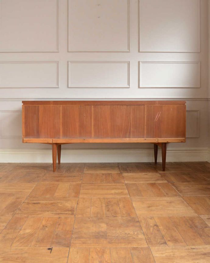 G-PLAN(Gプラン)　アンティーク家具　スッキリした姿がカッコいいG-planのヴィンテージデスク。後ろ姿もキレイなんです。(x-1208-f)