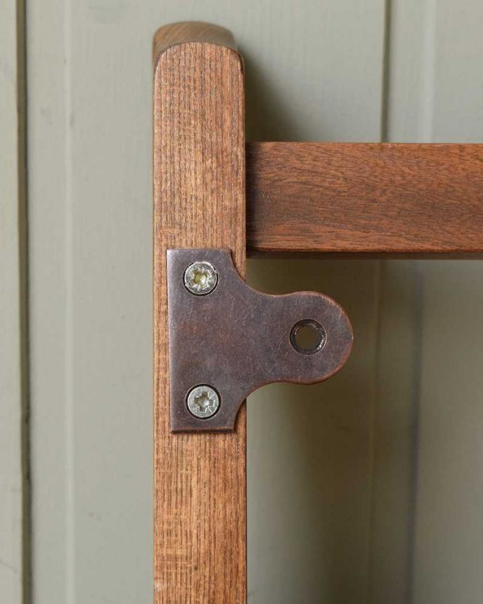 アーコールの家具　アンティーク家具　アーコール社のヴィンテージのウォールラック（プレートシェルフ）。壁に取り付け出来ます。(x-1214-f)