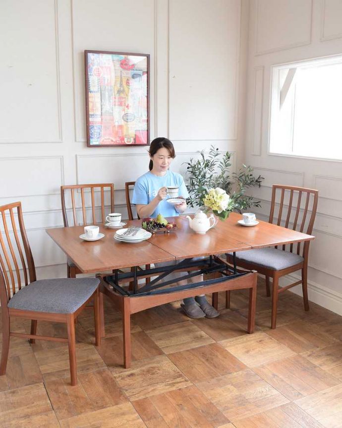 アンティークのテーブル アンティーク家具 北欧スタイルのヴィンテージ家具、高さまで変えられる便利なダイニングテーブル(elevator table)。用途に合わせてサイズが変わる便利なテーブルあっという間にサイズが大きくなっちゃうヴィンテージのドローリーフテーブル。(x-1219-f)