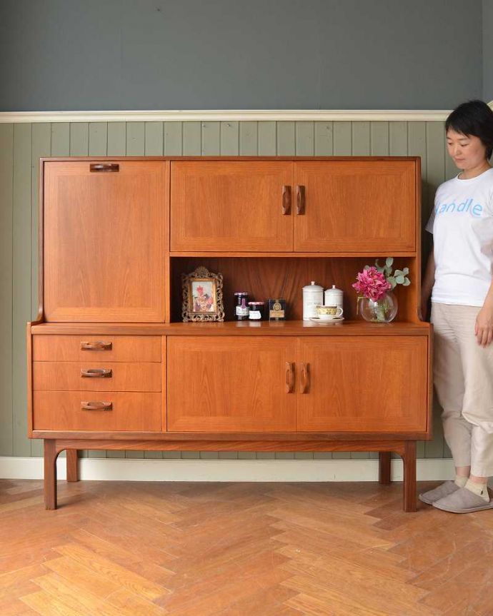 G-PLAN(Gプラン)　アンティーク家具　北欧テイストヴィンテージ家具、食器棚にもおススメのG-Planのサイドボード。人気のヒミツは北欧スタイルのデザインやっぱりスッキリとカッコイイ北欧デザインが人気のサイドボード。(x-1222-f)