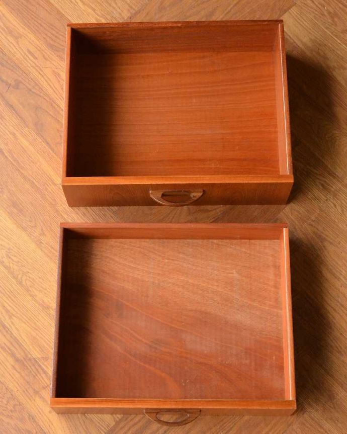 G-PLAN(Gプラン)　アンティーク家具　北欧テイストヴィンテージ家具、食器棚にもおススメのG-Planのサイドボード。。(x-1222-f)