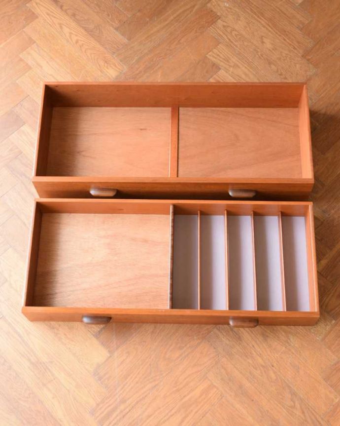 G-PLAN(Gプラン)　アンティーク家具　北欧テイストヴィンテージ家具、食器棚にもおススメのG-Plan「チーク」のサイドボード。キレイにお直ししました引き出しの中も修復の際、専門の職人がキレイにしました。(x-1223-f)