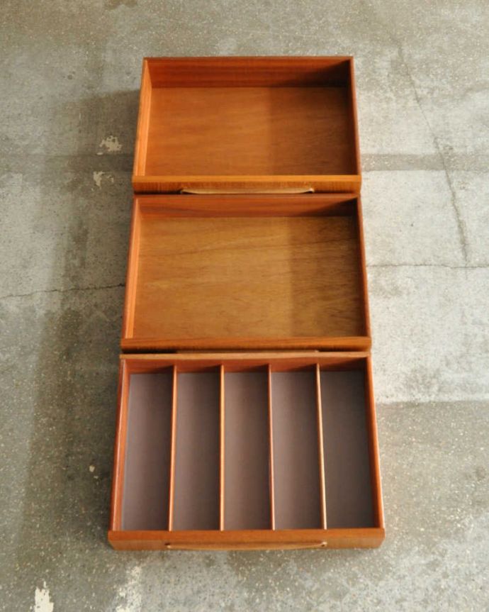 G-PLAN(Gプラン) アンティーク家具 ヴィンテージの北欧インテリア、収納もたっぷりできるG-planのサイドボード。キレイにお直ししました引き出しの中も修復の際、専門の職人がキレイにしました。(x-1224-f)