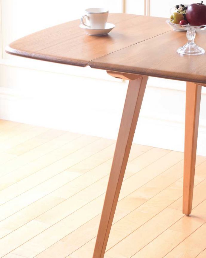 アーコールの家具　アンティーク家具　３パターンのサイズ展開可能、アーコール社のヴィンテージドロップリーフテーブル。クールな表情の中に見えるアーコールらしい優しさアーコールの家具って、角の落とし方が独特。(x-1230-f)