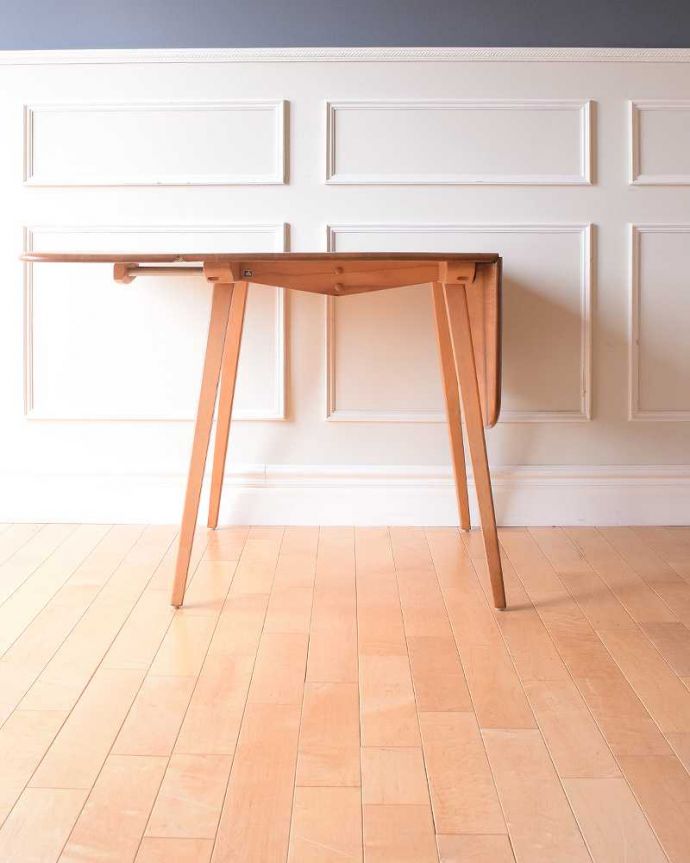 アーコールの家具　アンティーク家具　３パターンのサイズ展開可能、アーコール社のヴィンテージドロップリーフテーブル。片方だけ開いても･･･リーフは片方ずつ広がるので、3WAYで使えます。(x-1230-f)