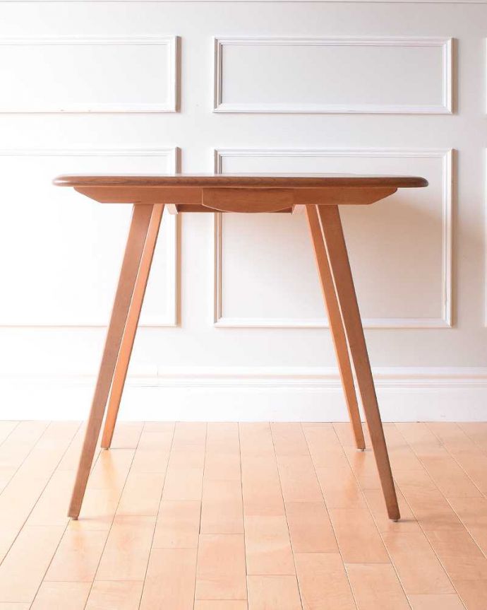 アーコールの家具　アンティーク家具　３パターンのサイズ展開可能、アーコール社のヴィンテージドロップリーフテーブル。クルッと回転！アンティークは新品ではないので、もちろん経年変化によるキズはありますが、専門の職人がキレイにお直しをしているので、どこから見てもキレイです。(x-1230-f)