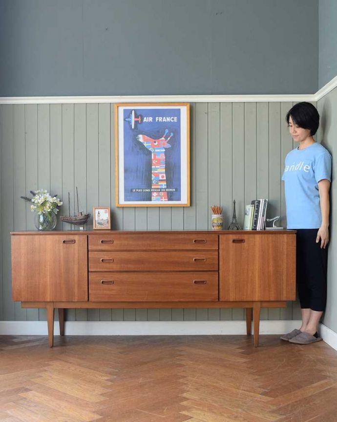 サイドボード アンティーク家具 収納たっぷりのヴィンテージ家具、北欧系インテリアにピッタリなネイサンのサイドボード 。人気のヒミツは北欧スタイルのデザインやっぱりスッキリとカッコイイ北欧デザインが人気のサイドボード。(x-1238-f)