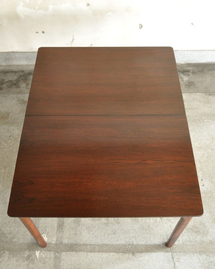 アンティークのテーブル アンティーク家具 シンプルなカッコよさ北欧スタイルのヴィンテージ家具、マッキントッシュ エクステンションテーブル。上から見るとこんな形天板を足す前はこんな形です。(x-1239-f)