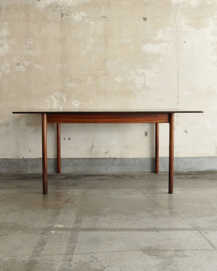 アンティークのテーブル アンティーク家具 シンプルなカッコよさ北欧スタイルのヴィンテージ家具、マッキントッシュ エクステンションテーブル。天板を広げると・・・もちろん広げたままの状態でもお使い頂けます。(x-1239-f)