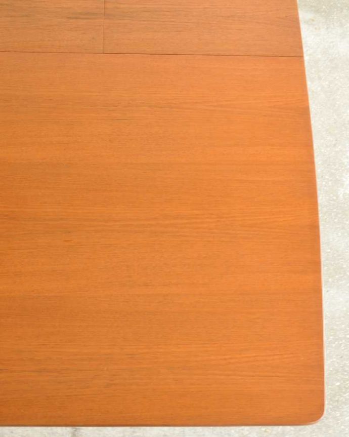 アンティークのテーブル　アンティーク家具　ヴィンテージの伸長式家具、かっこいいマッキントッシュのエクステンションテーブル。シンプルな木目がカッコイイ天板を近くで見てみるとこんな感じです。(x-1240-f)