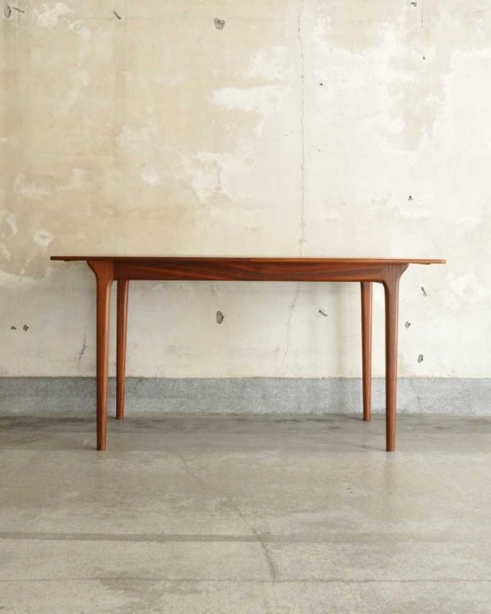 アンティークのテーブル　アンティーク家具　ヴィンテージの伸長式家具、かっこいいマッキントッシュのエクステンションテーブル。横から見た姿は…シンプルなデザインなので、どんなお部屋にも似合っちゃうんです。(x-1240-f)