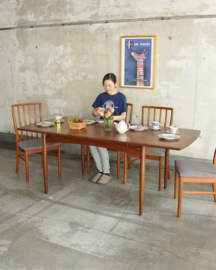 G-PLAN(Gプラン)　アンティーク家具　G-planのヴィンテージ家具、チーク材の伸張式のダイニングテーブル。用途に合わせてサイズが変わる便利なテーブルあっという間にサイズが大きくなっちゃうヴィンテージのエクステンションテーブル。(x-1241-f)