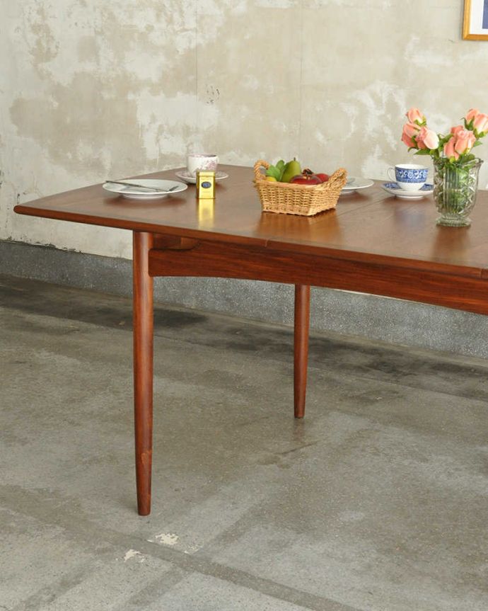 G-PLAN(Gプラン)　アンティーク家具　G-planのヴィンテージ家具、チーク材の伸張式のダイニングテーブル。スマートなカッコよさが魅力シンプルなデザインだから、どんなインテリアにも似合っちゃう所が人気のヒミツ。(x-1241-f)