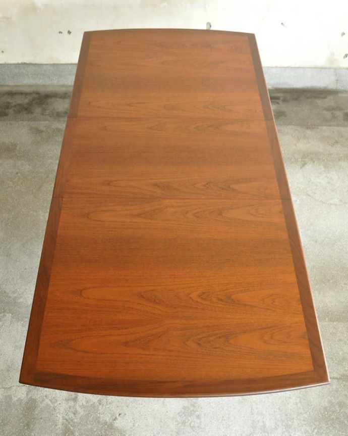 G-PLAN(Gプラン)　アンティーク家具　G-planのヴィンテージ家具、チーク材の伸張式のダイニングテーブル。天板もピカピカにお直ししました。(x-1241-f)