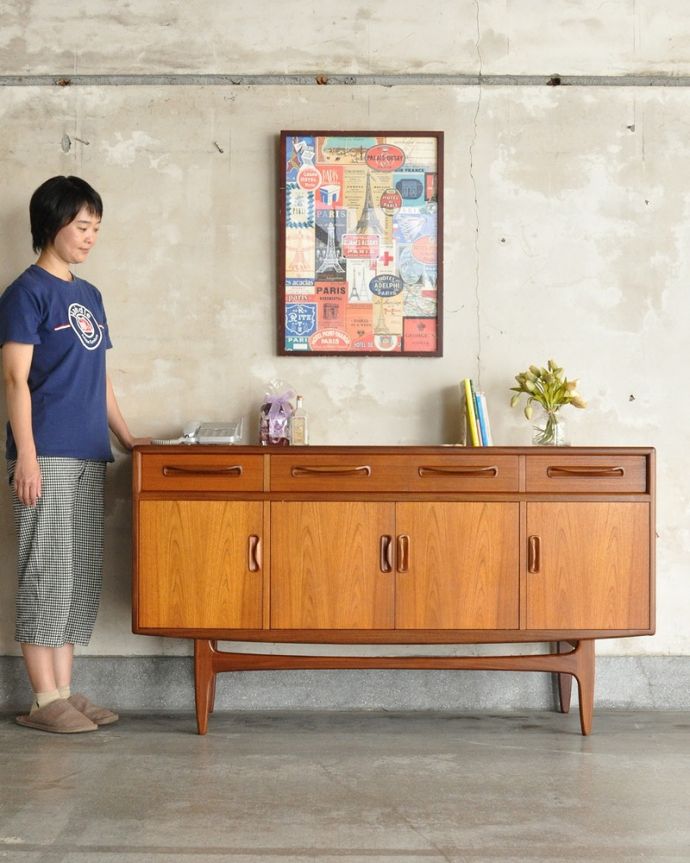 サイドボード アンティーク家具 憧れていた北欧スタイルのインテリア、G-plan(フレスコ)のヴィンテージサイドボード。人気のヒミツは北欧スタイルのデザインやっぱりスッキリとカッコイイ北欧デザインが人気のサイドボード。(x-1242-f)