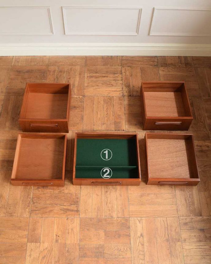 G-PLAN(Gプラン)　アンティーク家具　北欧スタイルのヴィンテージ家具、G-planの三面鏡のドレッシングチェスト（フレスコ）。引き出しの中もキレイに修復しました細々としたものを安心して収納していただけるよう引き出しの中もキレイにお直ししてあります。(x-1244-f)