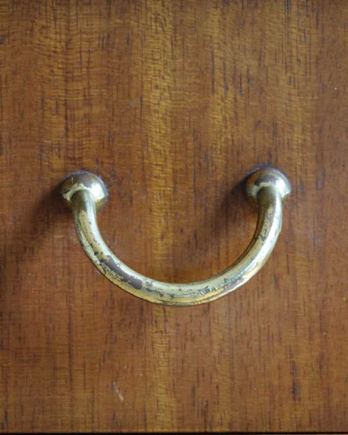 G-PLAN(Gプラン) アンティーク家具 寝室で使えるヴィンテージ家具、Gプランのサイドテーブル(Tola&Black)。シンプルでカッコいい取っ手北欧デザインらしいシンプルなデザインの取っ手。(x-1245-f)