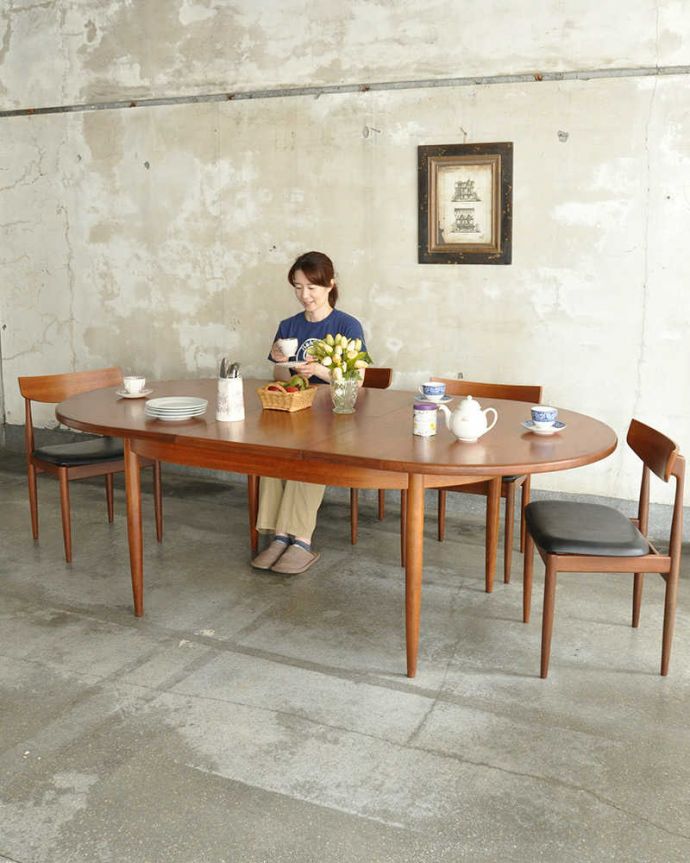 G-PLAN(Gプラン)　アンティーク家具　伸張式のG-planのフレスコシリーズ、北欧テイストのダイニングテーブル。用途に合わせてサイズが変わる便利なテーブルあっという間にサイズが大きくなっちゃうヴィンテージのエクステンションテーブル。(x-1250-f)