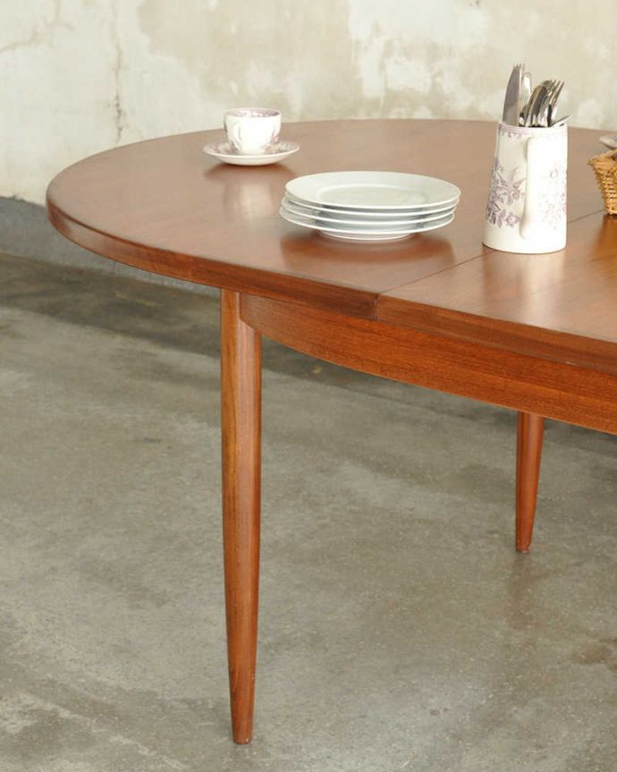 G-PLAN(Gプラン)　アンティーク家具　伸張式のG-planのフレスコシリーズ、北欧テイストのダイニングテーブル。スマートなカッコよさが魅力シンプルなデザインだから、どんなインテリアにも似合っちゃう所が人気のヒミツ。(x-1250-f)