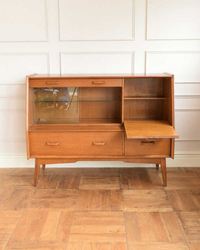 G-PLAN(Gプラン)　アンティーク家具　北欧スタイルのヴィンテージ家具、引き戸のG-planサイドボード（ブランドン）。慣れ親しんだ引き戸タイプのたっぷり収納扉は日本人の私たち向けに引き戸。(x-1257-f)