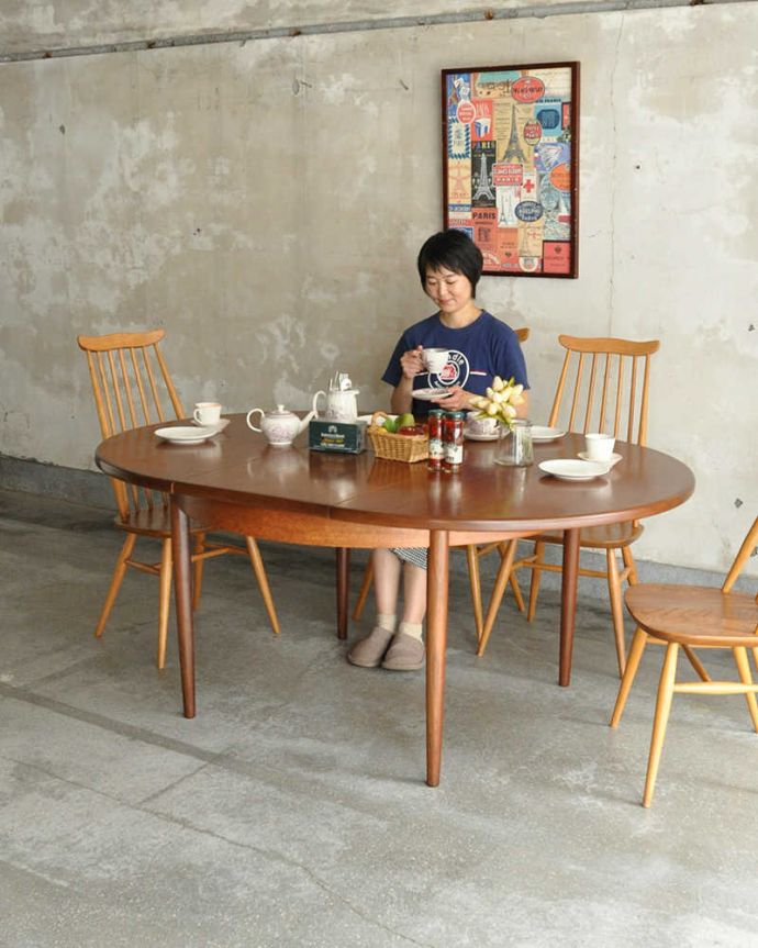 G-PLAN(Gプラン)　アンティーク家具　北欧テイストのヴィンテージ家具、G-plan社フレスコシリーズの伸長式ダイニングテーブル 。用途に合わせてサイズが変わる便利なテーブルあっという間にサイズが大きくなっちゃうヴィンテージのエクステンションテーブル。(x-1259-f)