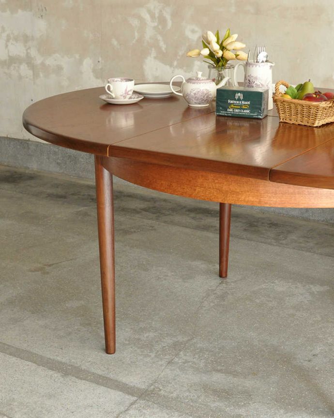 G-PLAN(Gプラン)　アンティーク家具　北欧テイストのヴィンテージ家具、G-plan社フレスコシリーズの伸長式ダイニングテーブル 。スマートなカッコよさが魅力シンプルなデザインだから、どんなインテリアにも似合っちゃう所が人気のヒミツ。(x-1259-f)